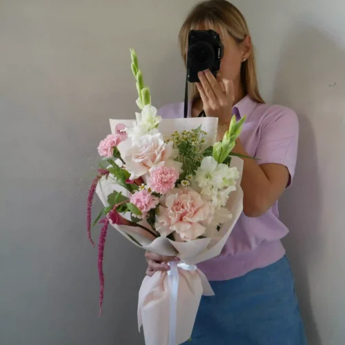 Букет з ажурною трояндою